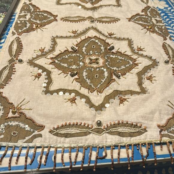 Kim Seybert embellished table runner! New - Picture 1 of 5